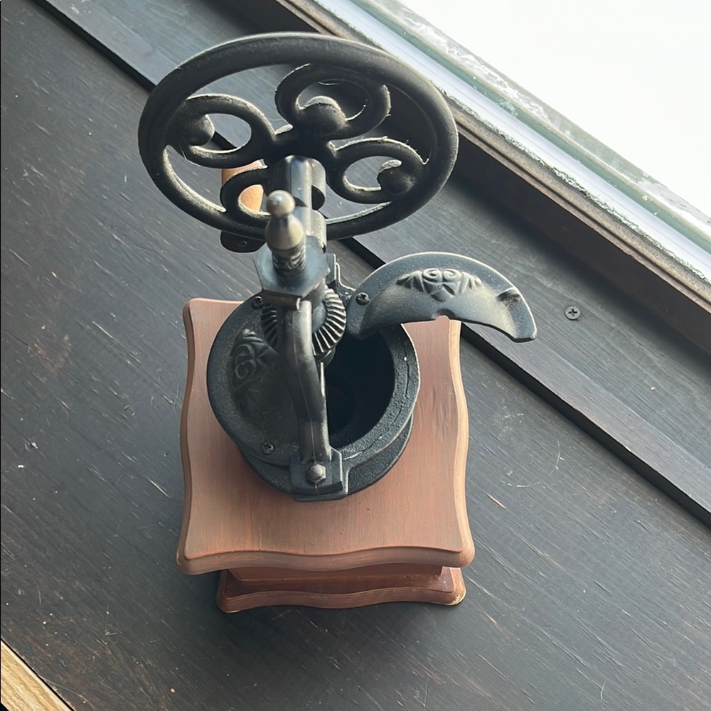 Vintage Inspired Coffee Grinder - Picture 5 of 6